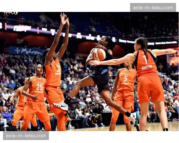 康涅狄格太阳队训练营观察：新帅杰斯·米纳的防守体系初见成效