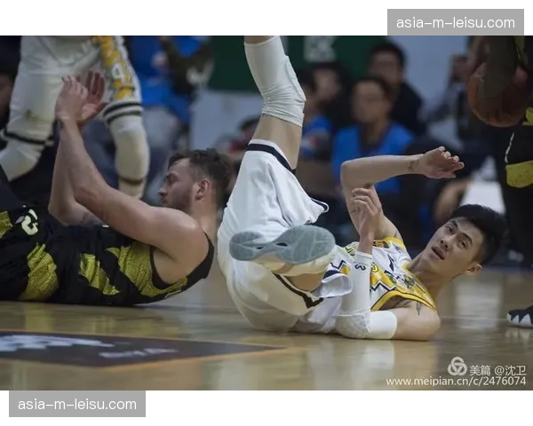 杭州奥体中心体育馆完成季后赛期间设备检查，确保数据采集准确